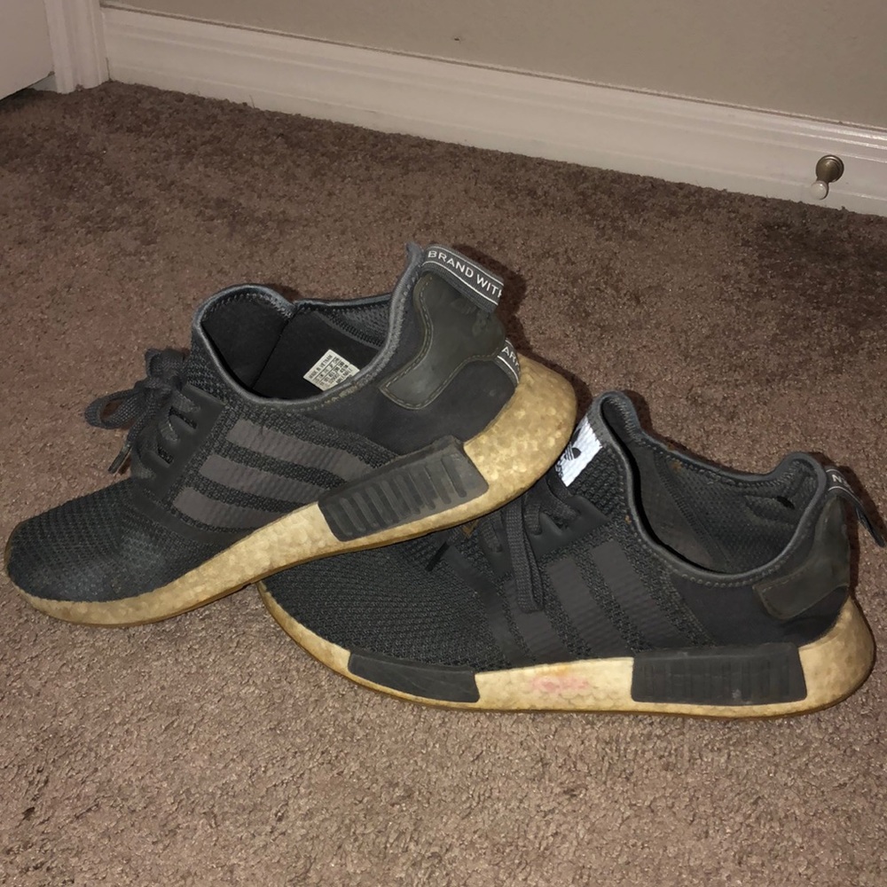 Adidas NMD R1 7/10 condition SIZE US 11